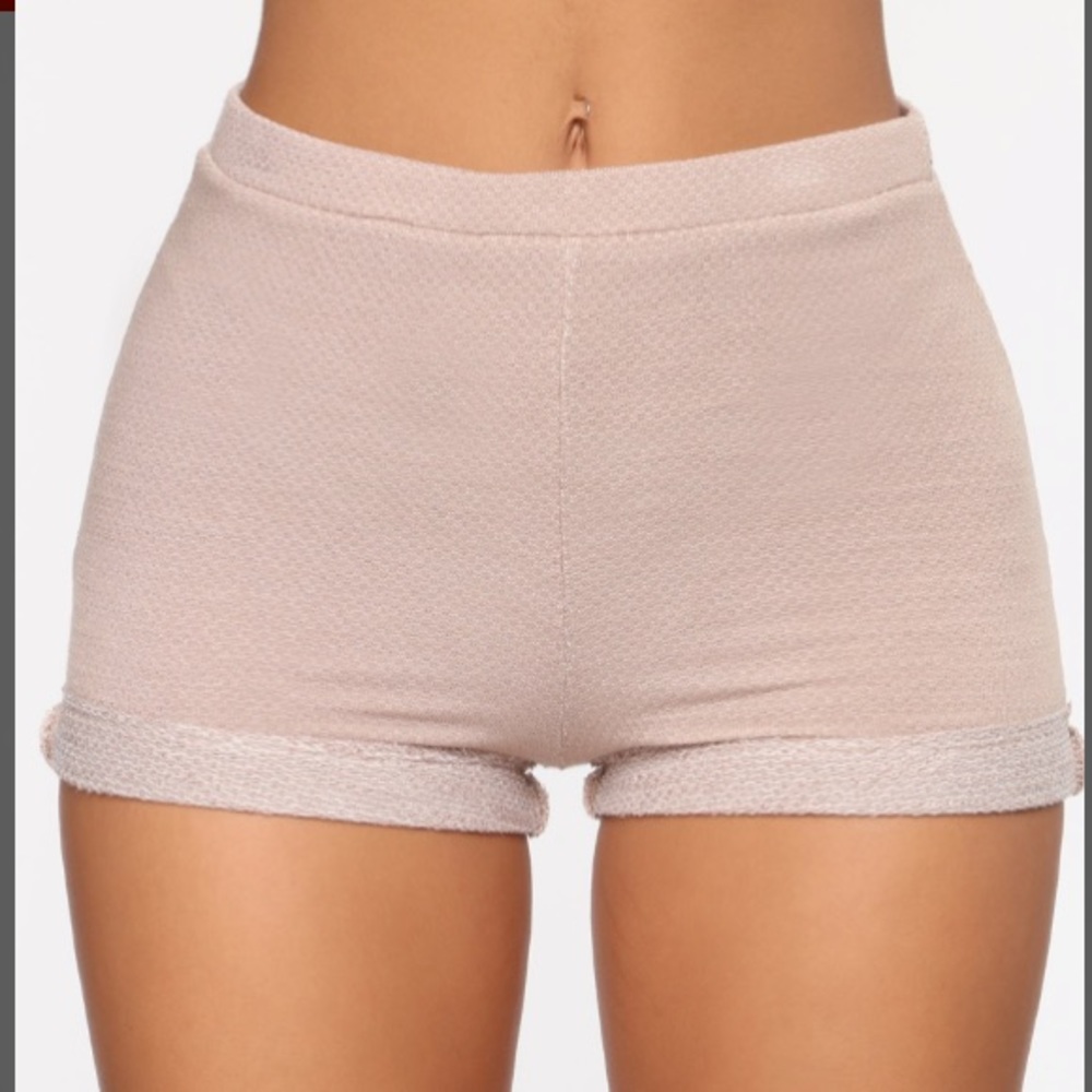 FashionNova// short size size small - Picture 5 of 7